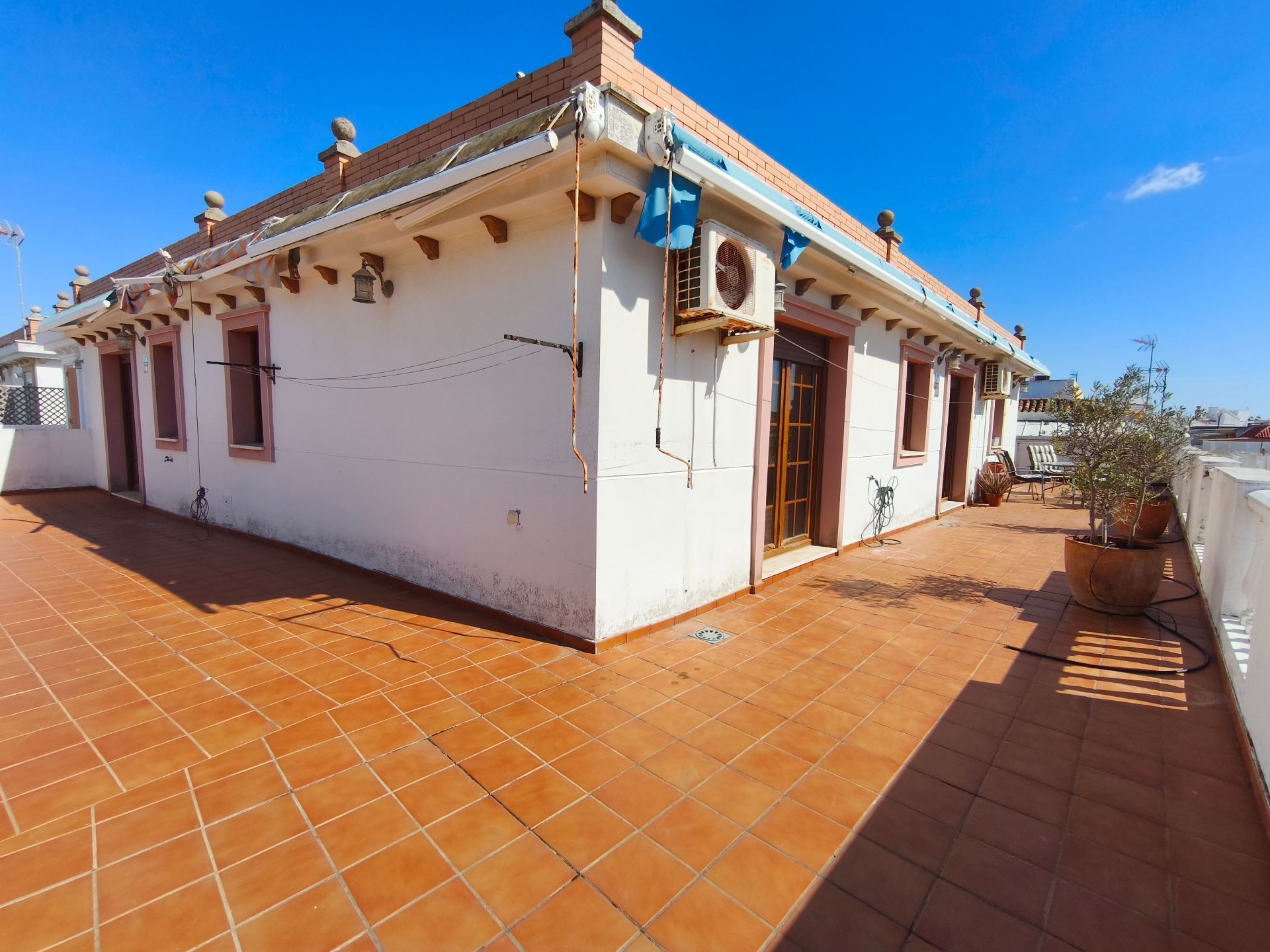 Außenansicht von Dachboden zum Verkauf in Punta Umbría mit Klimaanlage, Terrasse und Abstellraum