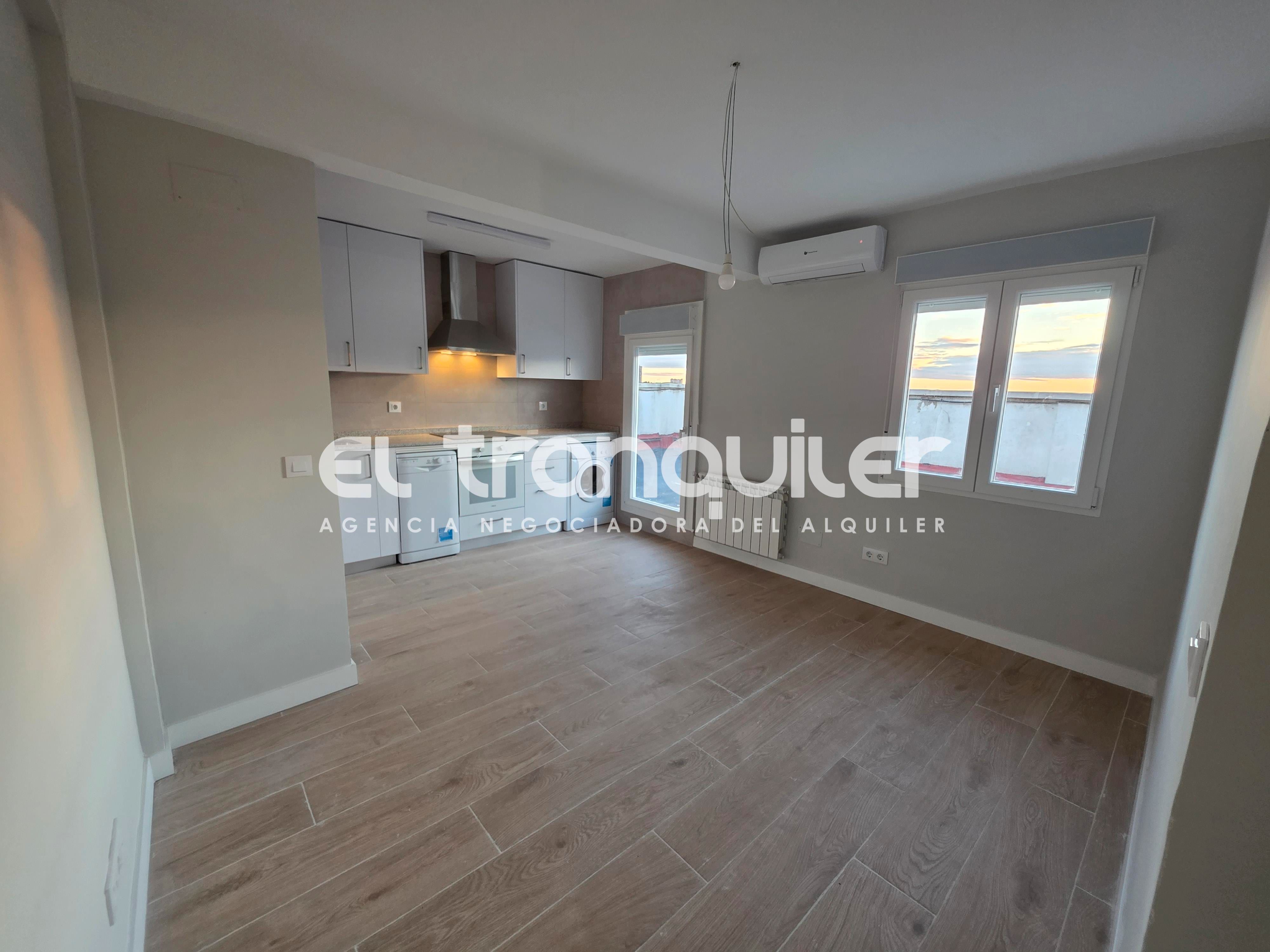 Kitchen of Flat to rent in  Madrid Capital  with Air Conditioner and Washing machine