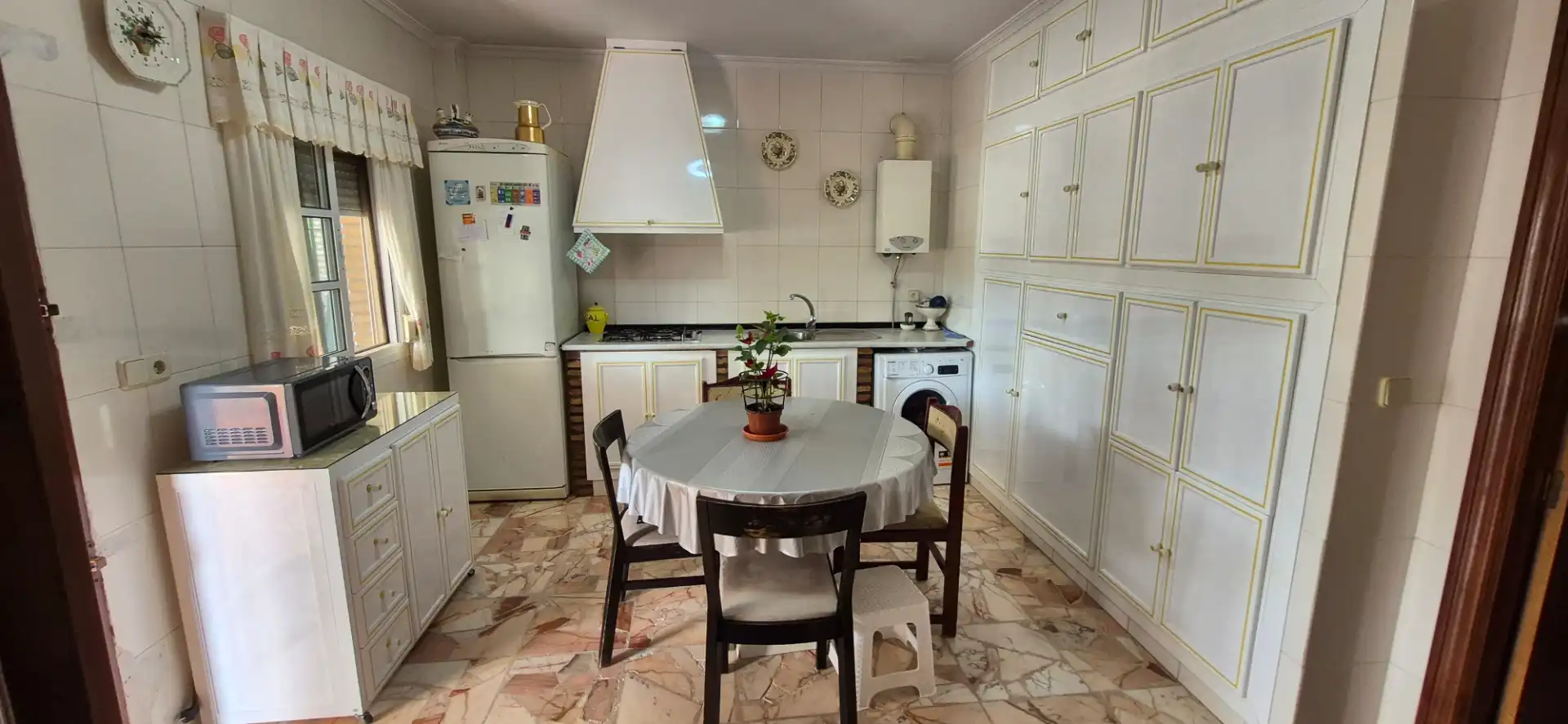 Cocina de Casa o chalet en venta en Carmona con Aire acondicionado, Calefacción y Jardín privado