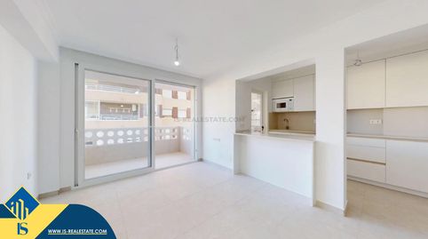 Apartamento renovado con terraza, en la provincia de Alicante, en la ciudad de Torrevieja, en la zona de La Mata. 3 habitaciones |