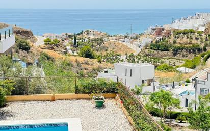 Vista exterior de Casa o xalet en venda en Torrox amb Aire condicionat i Piscina