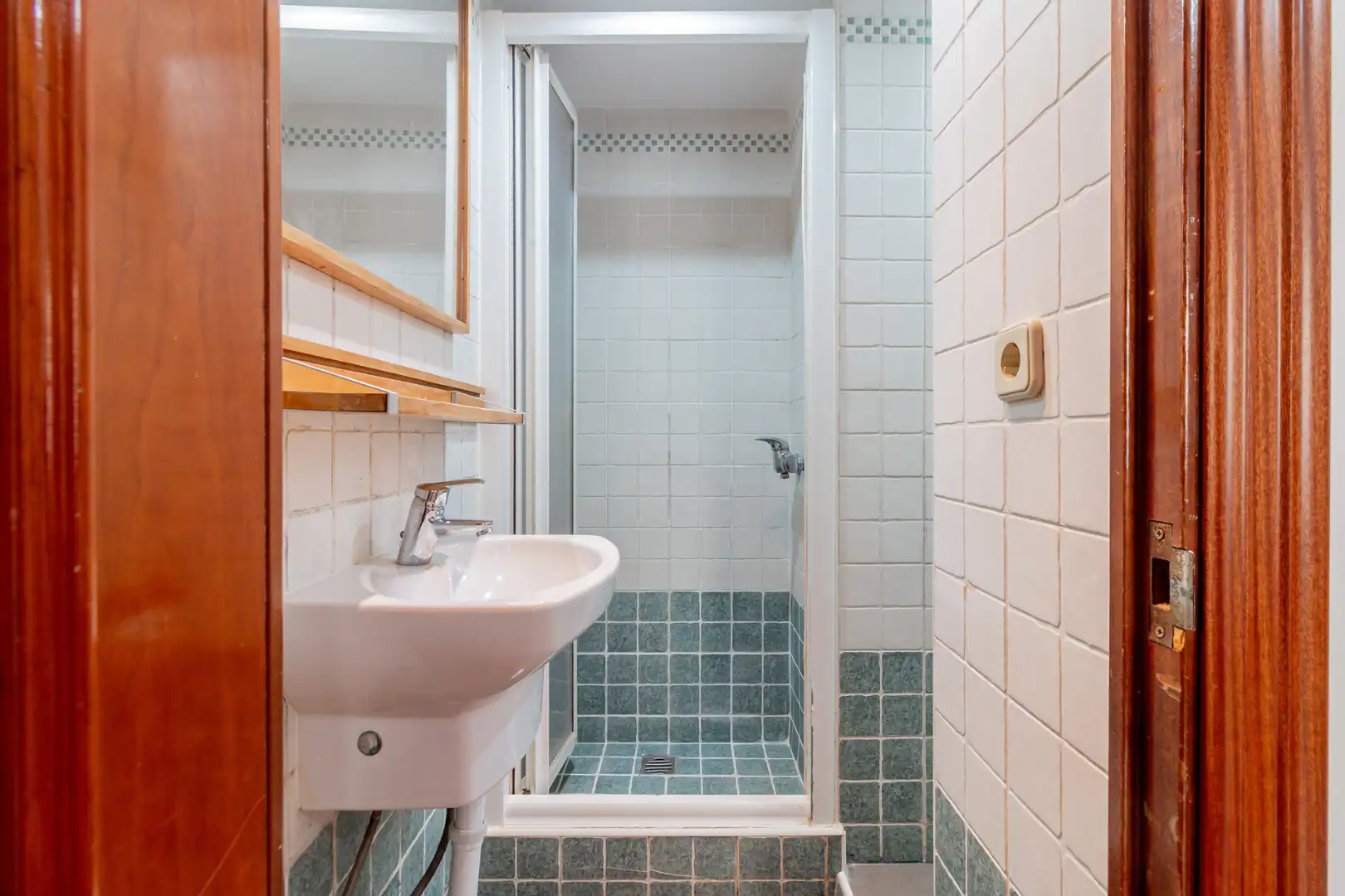 Bathroom of Ground floor for sale in Madrid  with Furnished