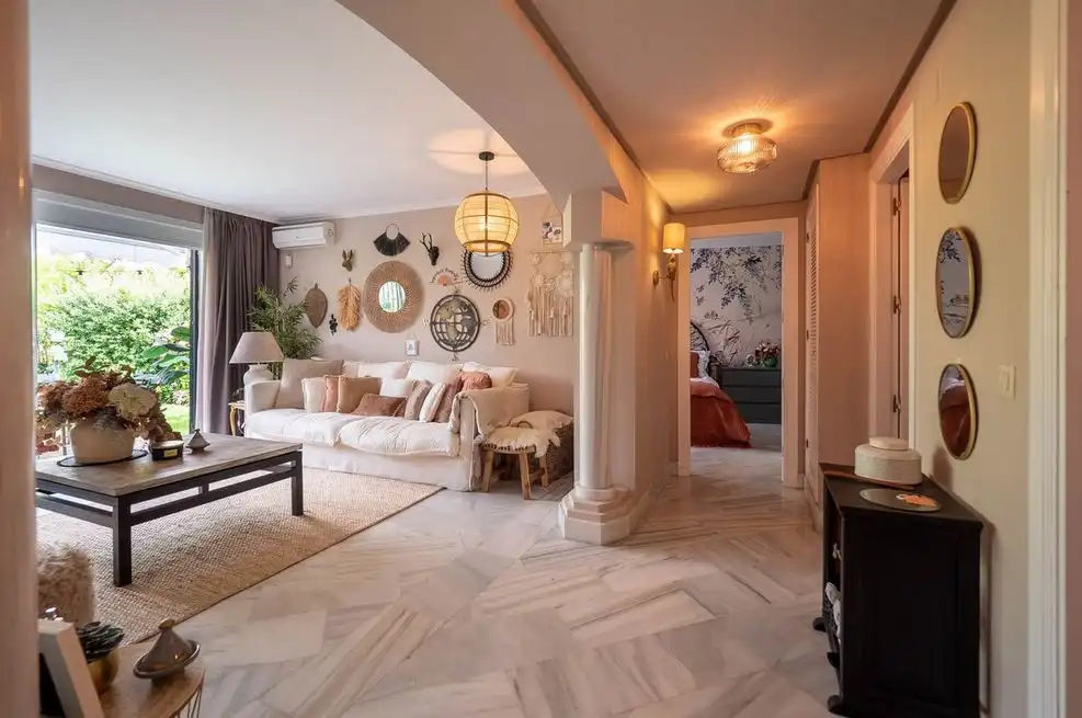 Sala d'estar de Apartament en venda en Marbella amb Aire condicionat, Moblat i Forn