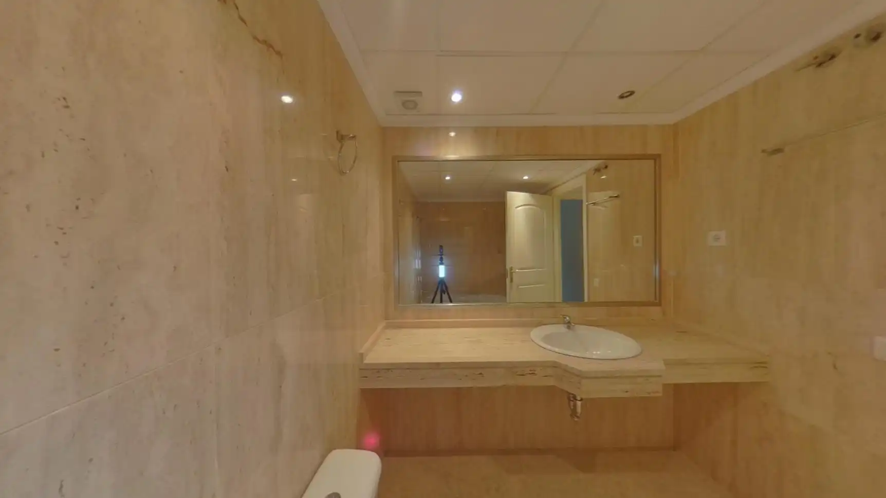 Bathroom of Flat for sale in Marbella  with Storage room and Swimming Pool