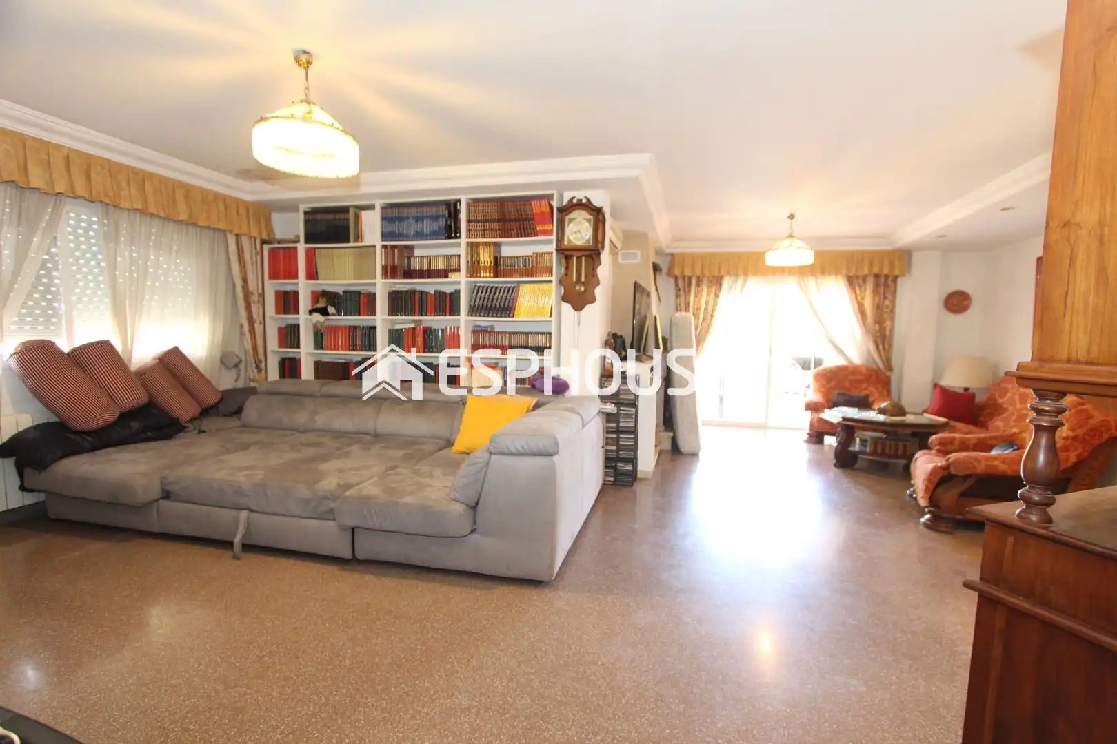 Sala d'estar de Casa o xalet en venda en Alicante / Alacant amb Aire condicionat, Terrassa i Piscina