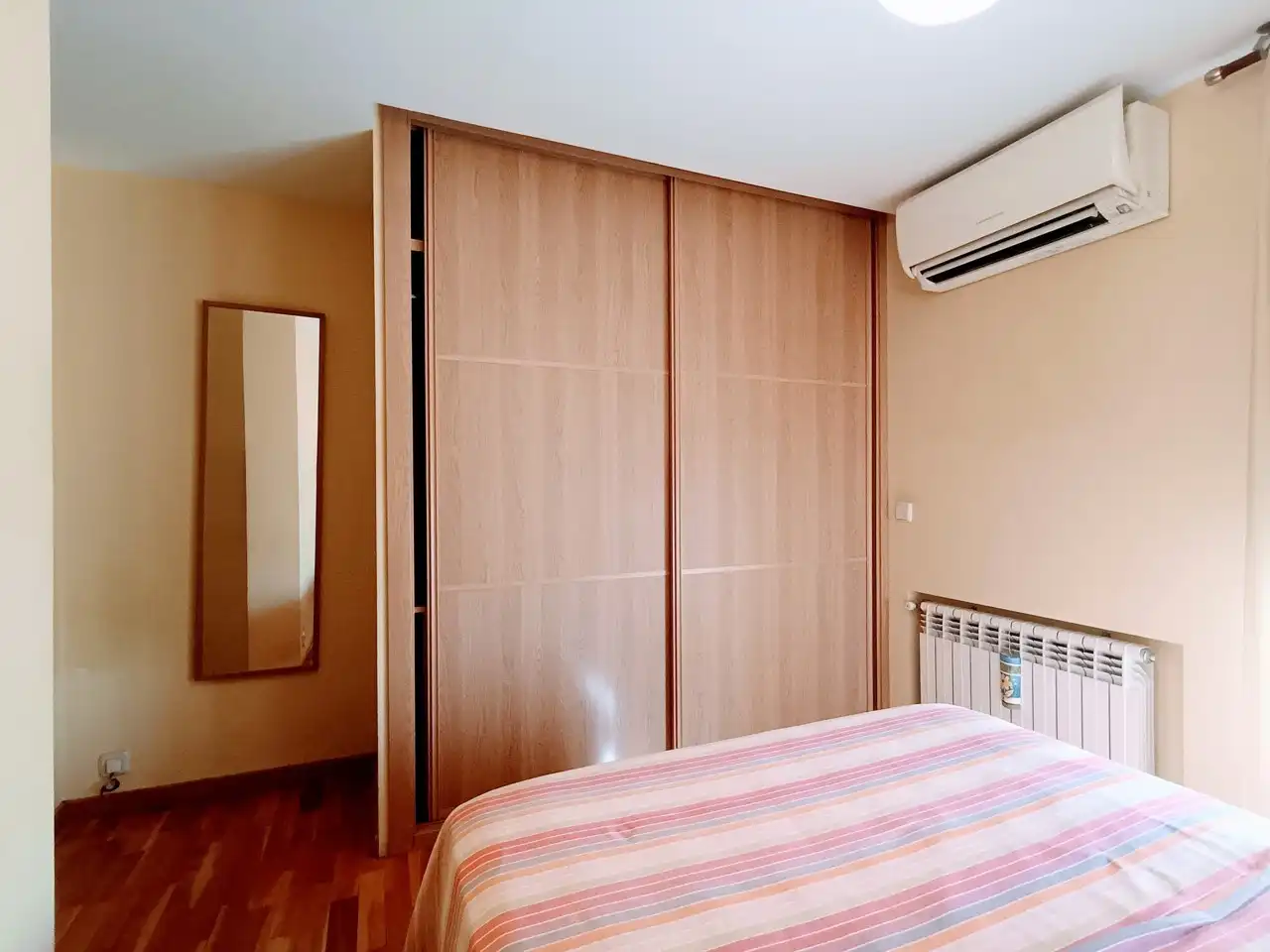 Habitación de Piso de alquiler en Madrid con Aire acondicionado, Calefacción y Amueblado