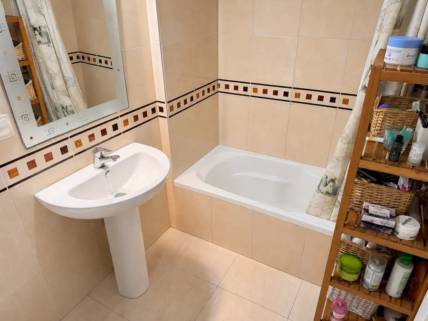 Bany de Apartament en venda en Roquetas de Mar amb Aire condicionat, Terrassa i Moblat