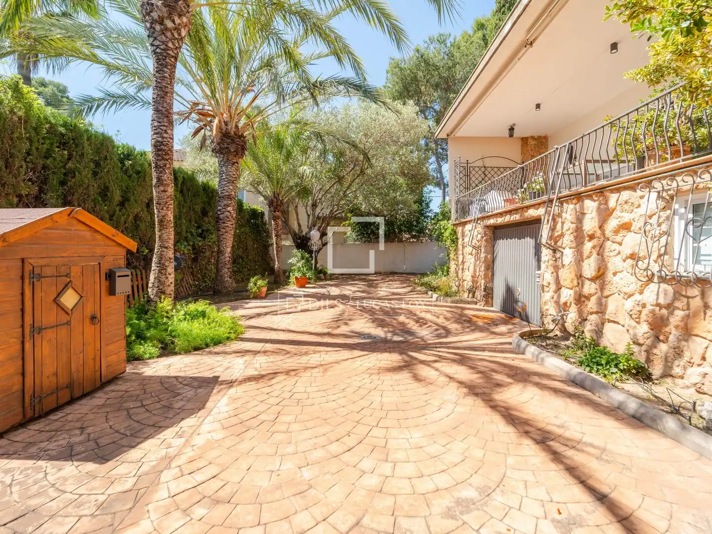 Vista exterior de Casa o xalet en venda en Riba-roja de Túria amb Aire condicionat, Jardí privat i Terrassa