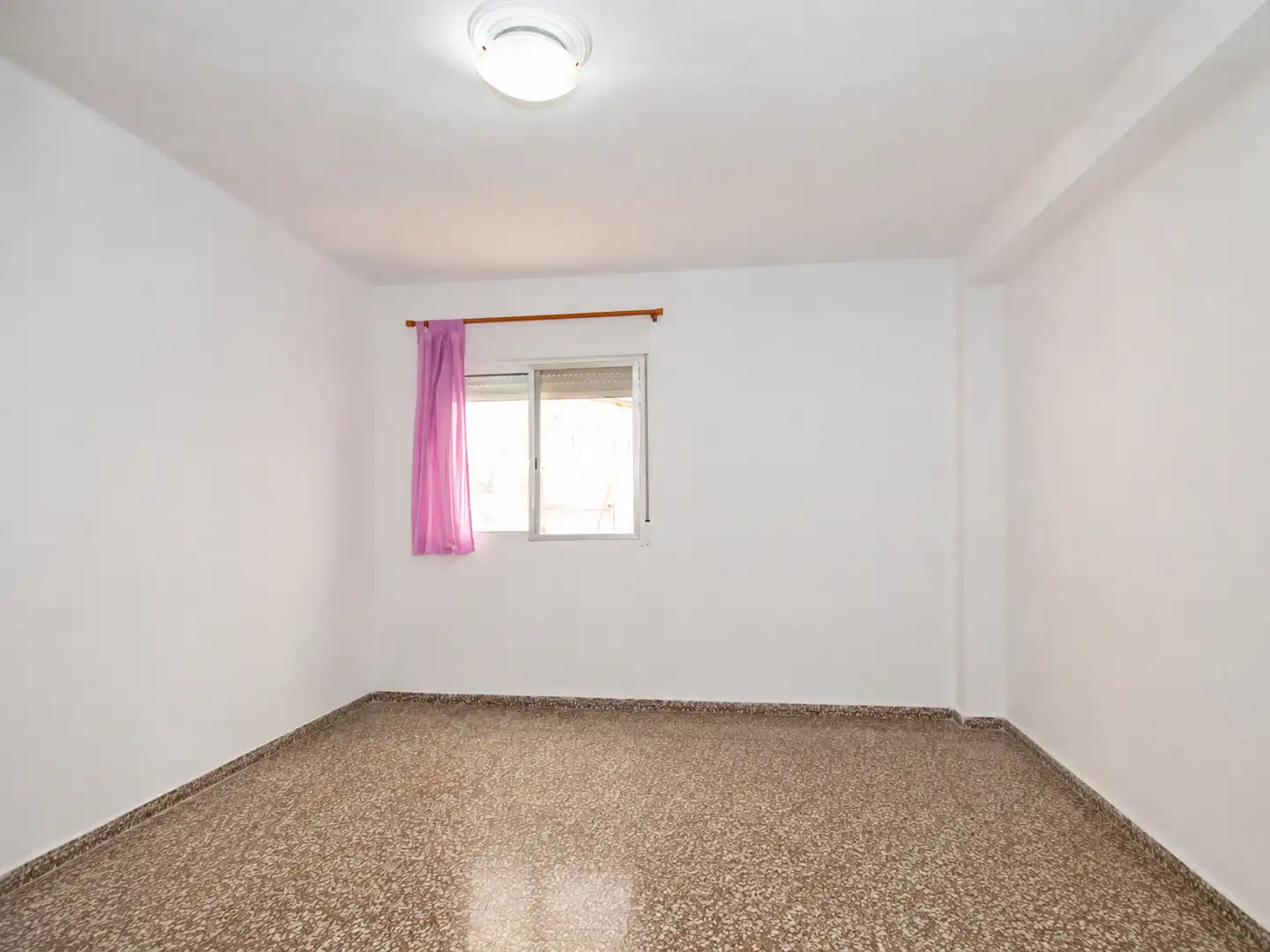 Habitación de Piso en venta en Valencia con Terraza, Trastero y Horno