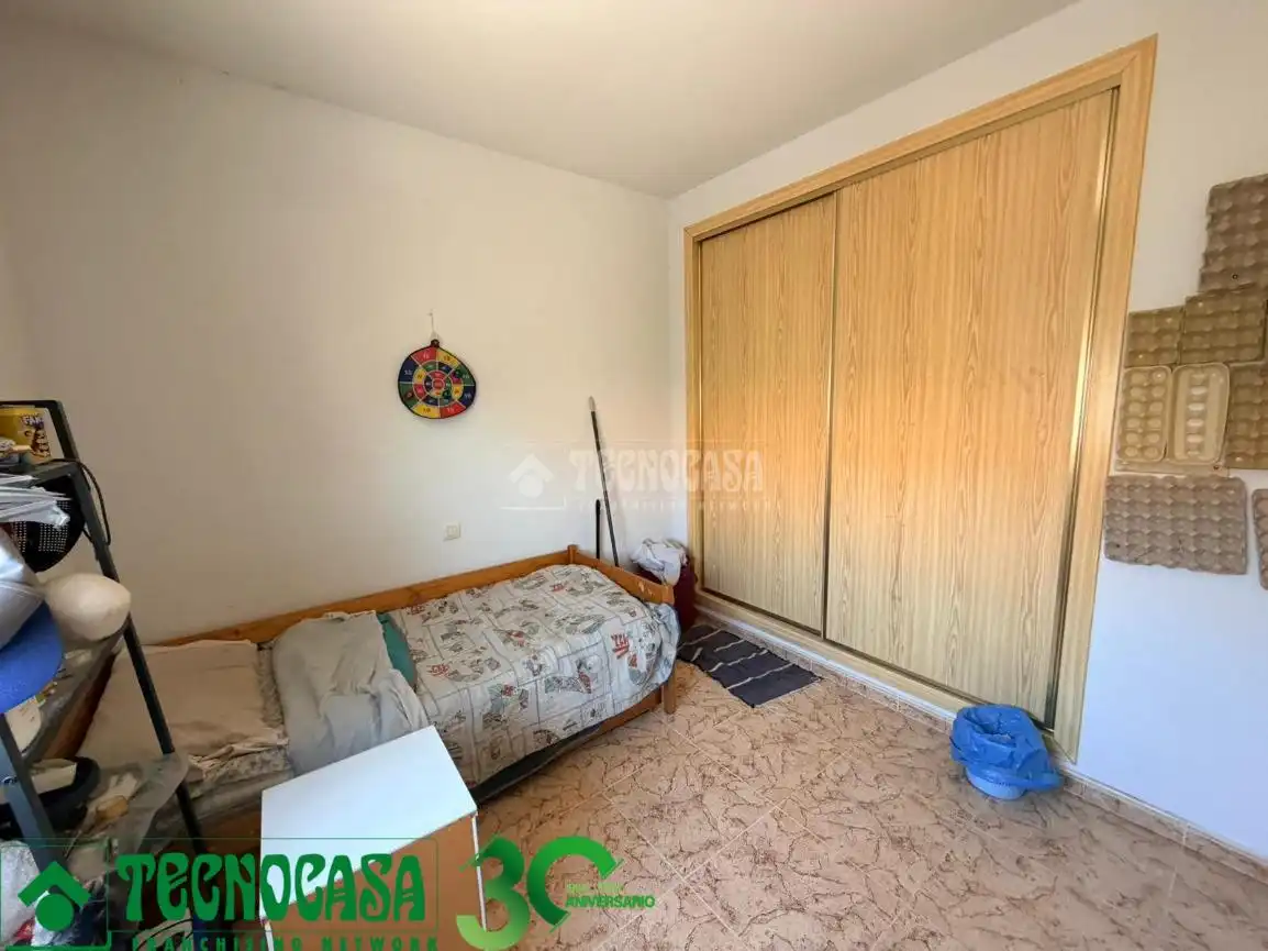 Habitación de Casa adosada en venta en Albarreal de Tajo con Aire acondicionado y Jardín privado
