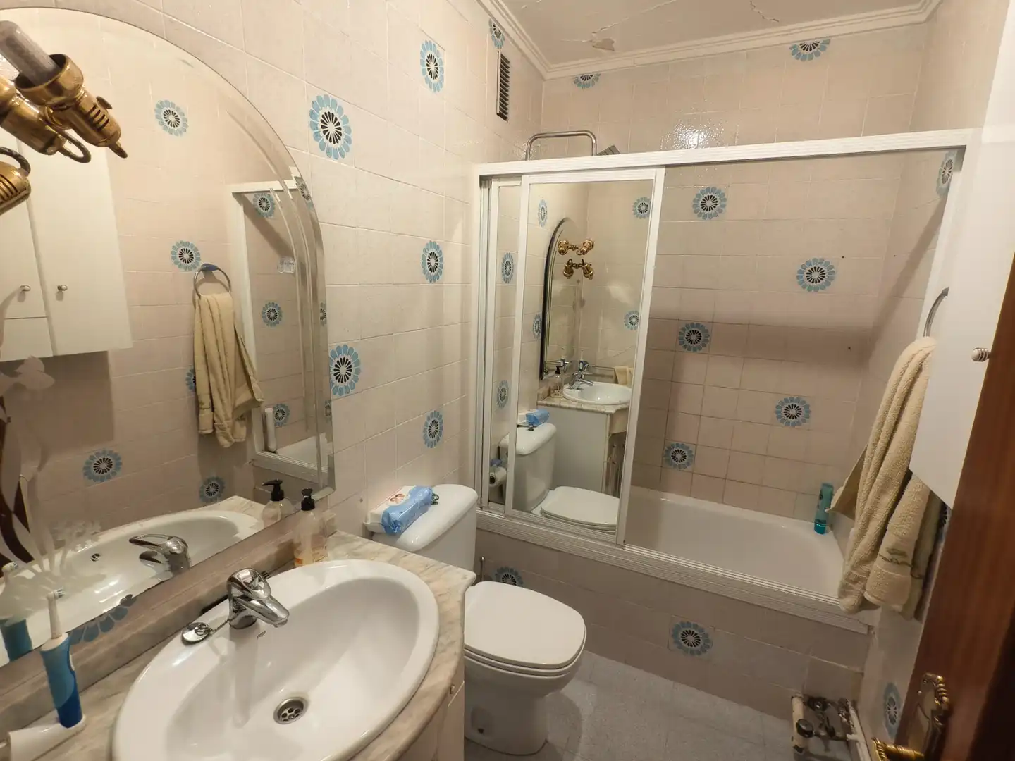 Bathroom of Flat for sale in Villamuriel de Cerrato  with Heating, Storage room and Furnished