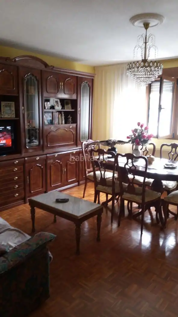 Flat for sale in Calle Carretera de Avilés 7