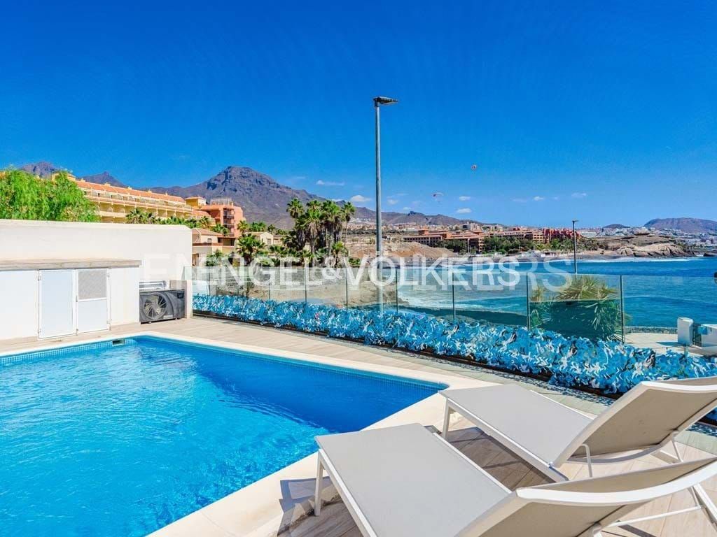 Vista exterior de Casa o xalet en venda en Adeje amb Terrassa i Piscina