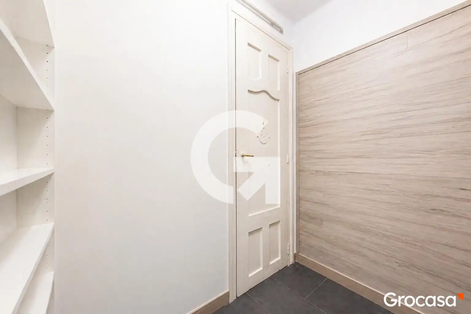 Flat for sale in Barcelona  with Air Conditioner, Oven and Washing machine