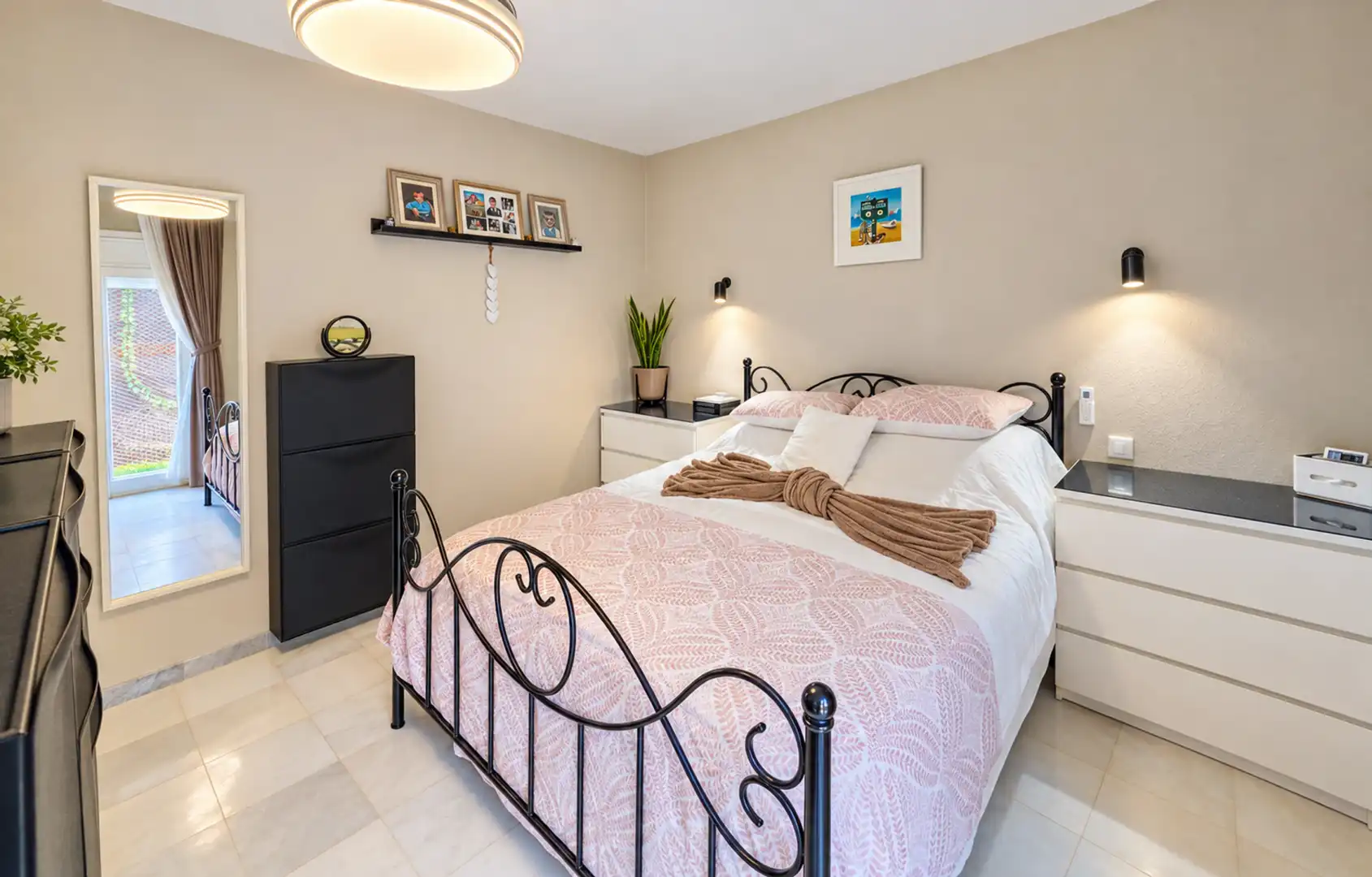 Bedroom of Houses for sale in La Duquesa