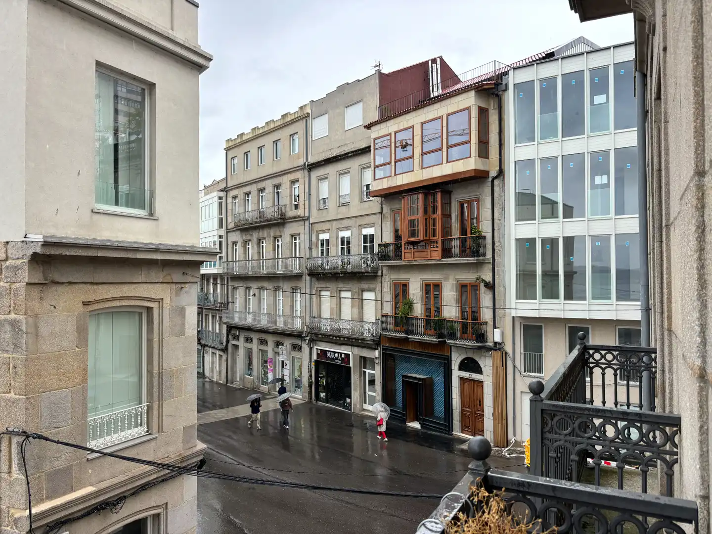 Vista exterior de Estudio de alquiler en Vigo  con Calefacción, Amueblado y Horno