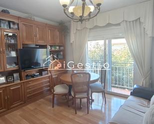Living room of Flat for sale in L'Hospitalet de Llobregat  with Air Conditioner, Heating and Parquet flooring