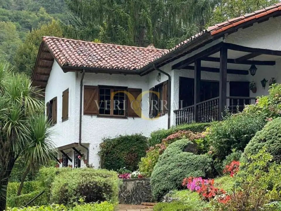 Vista exterior de Casa o chalet en venta en Caso con Calefacción, Jardín privado y Terraza