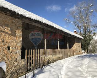 Vista exterior de Casa o xalet en venda en Piloña amb Piscina