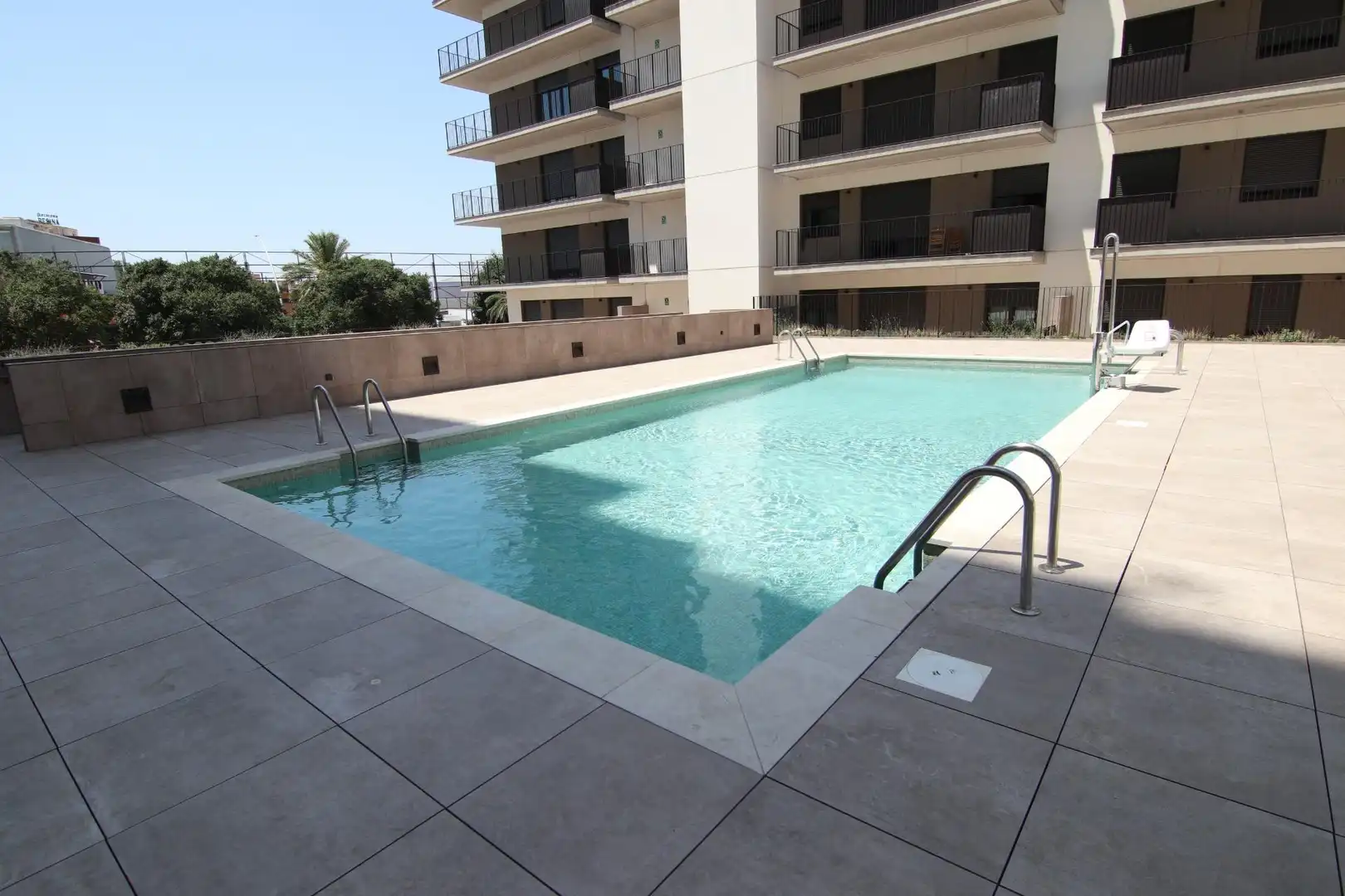 Piscina de Piso de alquiler en Terrassa con Aire acondicionado, Calefacción y Jardín privado