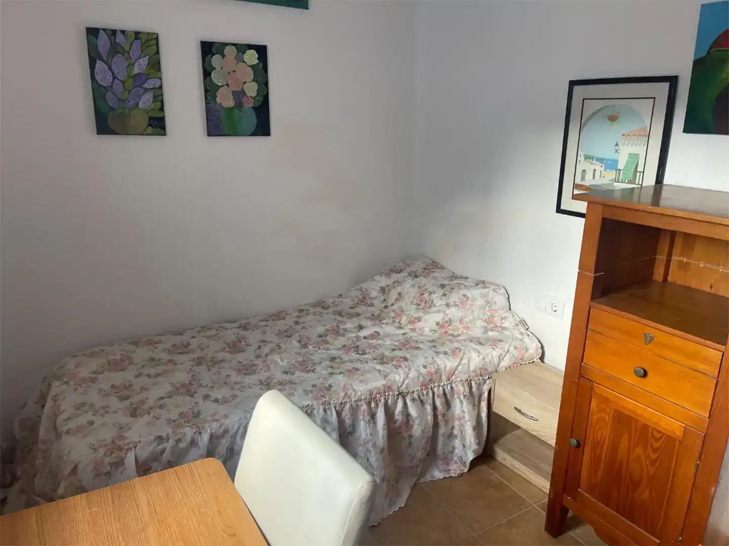 Habitación de Casa o chalet para compartir en Canyelles con Jardín privado y Amueblado