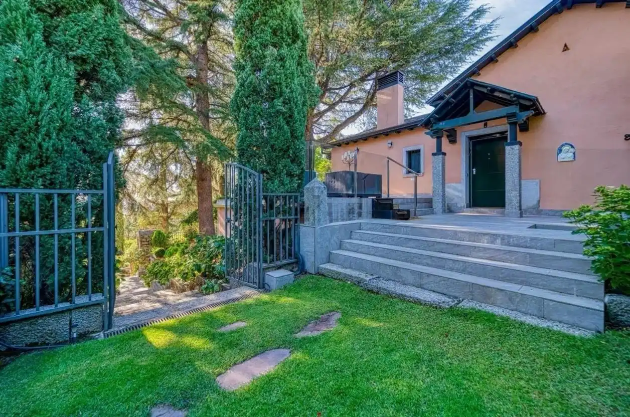 Jardín de Casa o chalet en venta en San Lorenzo de El Escorial con Aire acondicionado, Calefacción y Jardín privado