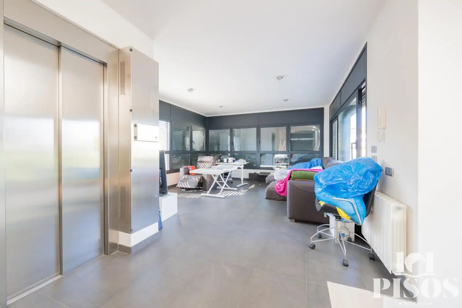 Living room of Houses for sale in Sant Cugat del Vallès  with Air Conditioner, Storage room and Swimming Pool