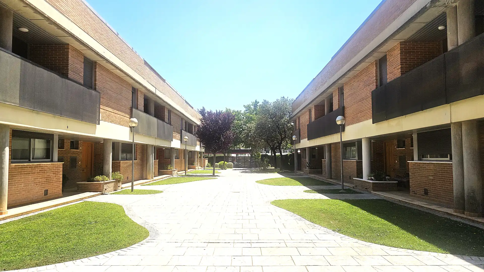 Vista exterior de Casa adosada en venta en Zaragoza con Aire acondicionado, Calefacción y Jardín privado