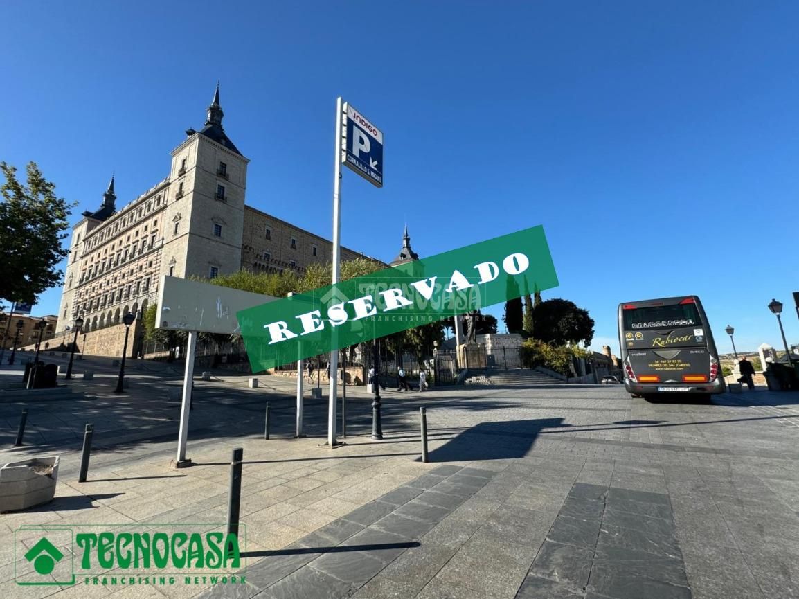 Vista exterior de Casa o xalet en venda en  Toledo Capital amb Calefacció, Jardí privat i Terrassa
