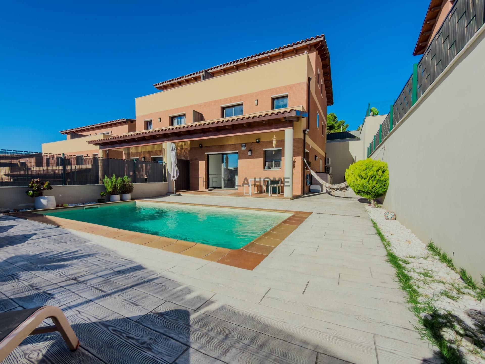 Swimming pool of Single-family semi-detached for sale in Castellet i la Gornal  with Air Conditioner, Heating and Terrace