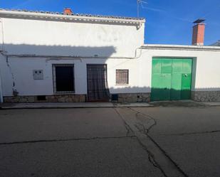 Exterior view of House or chalet for sale in Villarejo de Fuentes  with Heating and Private garden