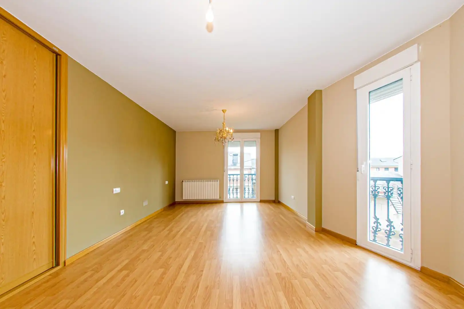Sala de estar de Casa o chalet en venta en Ponferrada con Calefacción, Jardín privado y Terraza