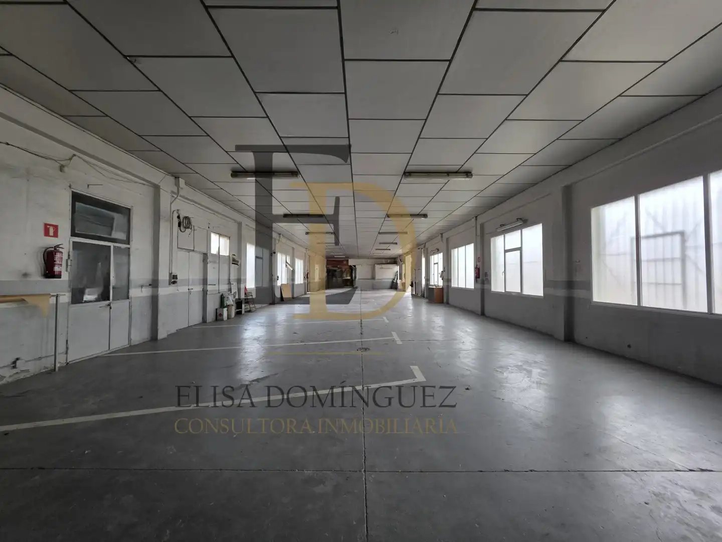 Parkplatz von Fabrikhallen zur Miete in Villares de la Reina, Salamanca