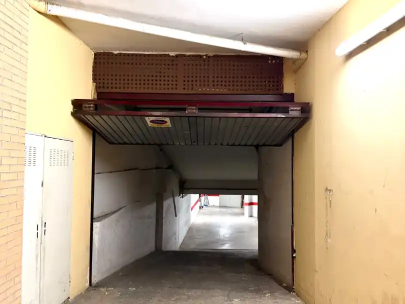 Parking of Garage for rent in Fraga  with Alarm