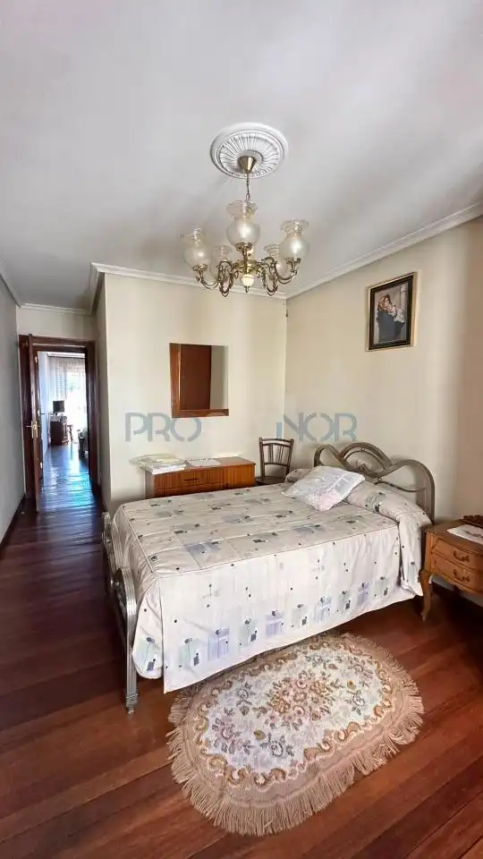 Habitación de Piso en venta en León Capital  con Calefacción y Trastero