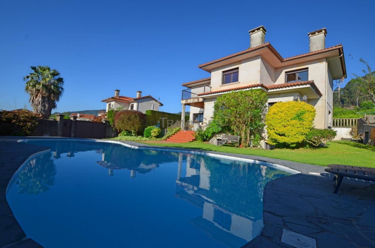 Jardí de Casa o xalet en venda en Tui amb Calefacció, Jardí privat i Terrassa