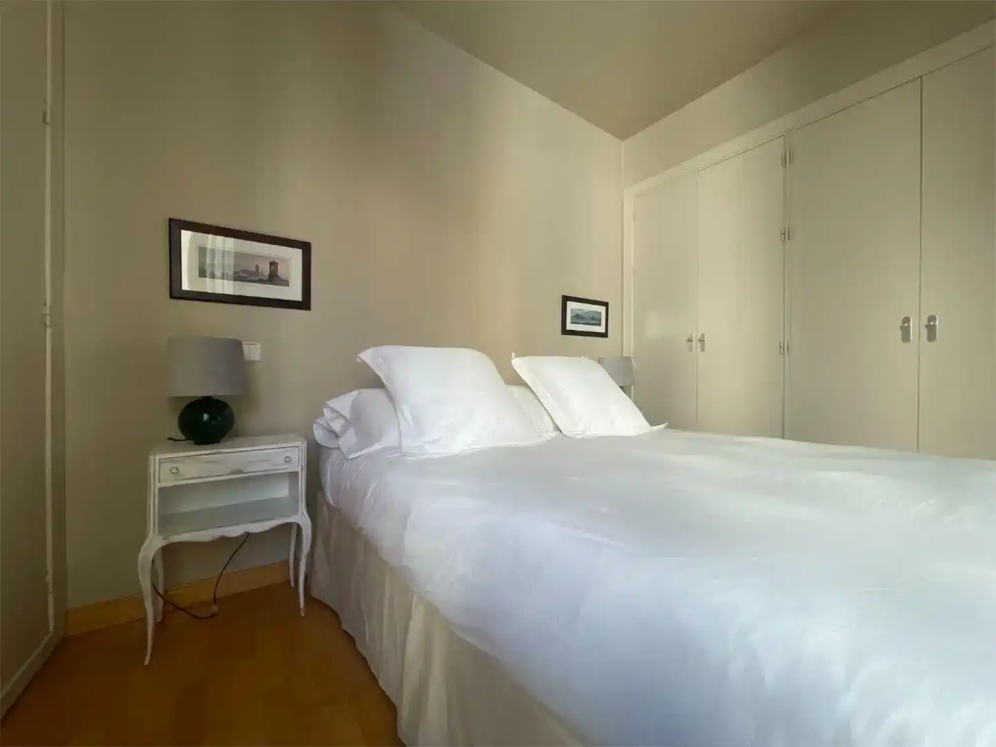 Schlafzimmer von Wohnungen zur Miete in  Madrid Capital mit Klimaanlage und Balkon
