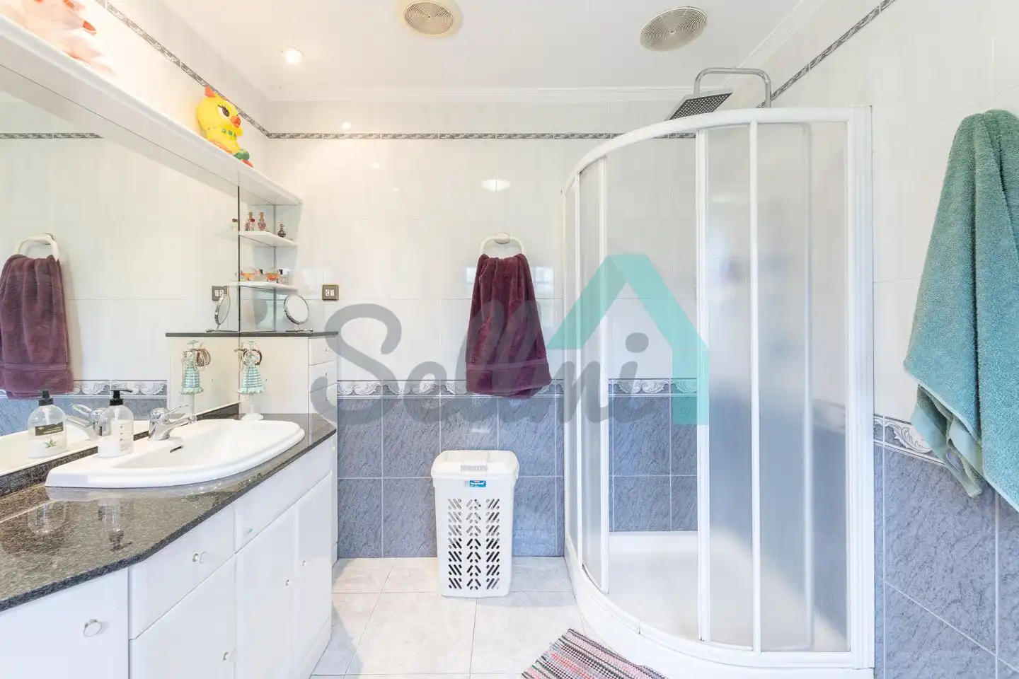 Baño de Casa adosada en venta en El Franco  con Calefacción, Jardín privado y Parquet