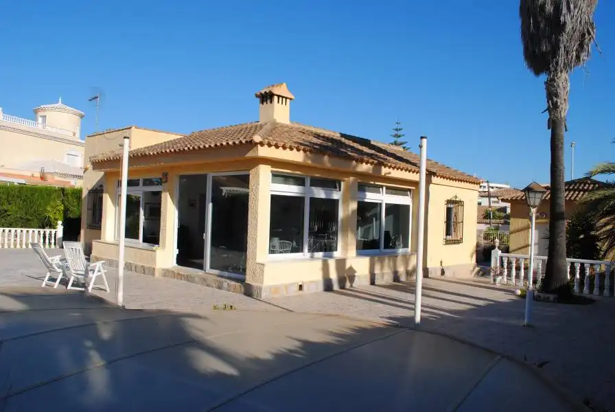 Vista exterior de Residencial en venta en Orihuela