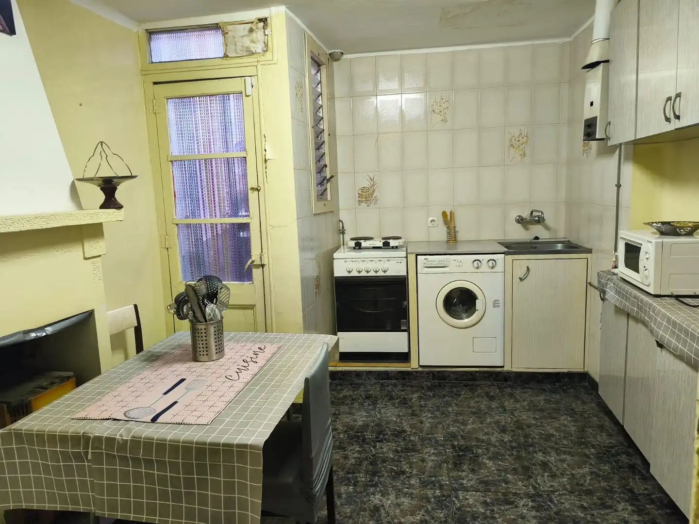 Cuina de Casa o xalet en venda en Tàrrega amb Terrassa i Balcó
