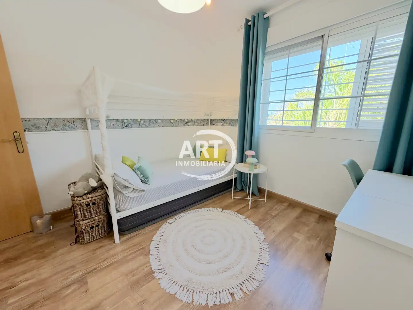 Dormitori de Casa adosada en venda en La Pobla de Vallbona amb Aire condicionat, Calefacció i Jardí privat