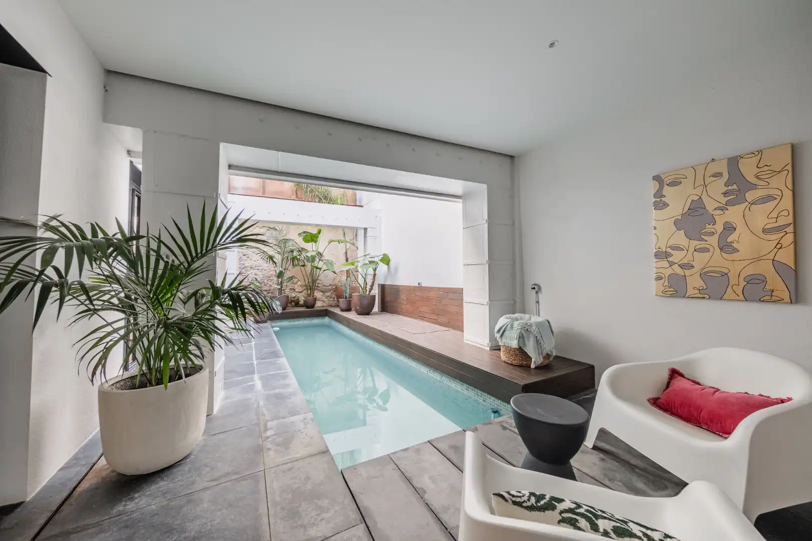 Schwimmbecken von Maisonette zum Verkauf in Barcelona mit Klimaanlage, Heizung und Privatgarten