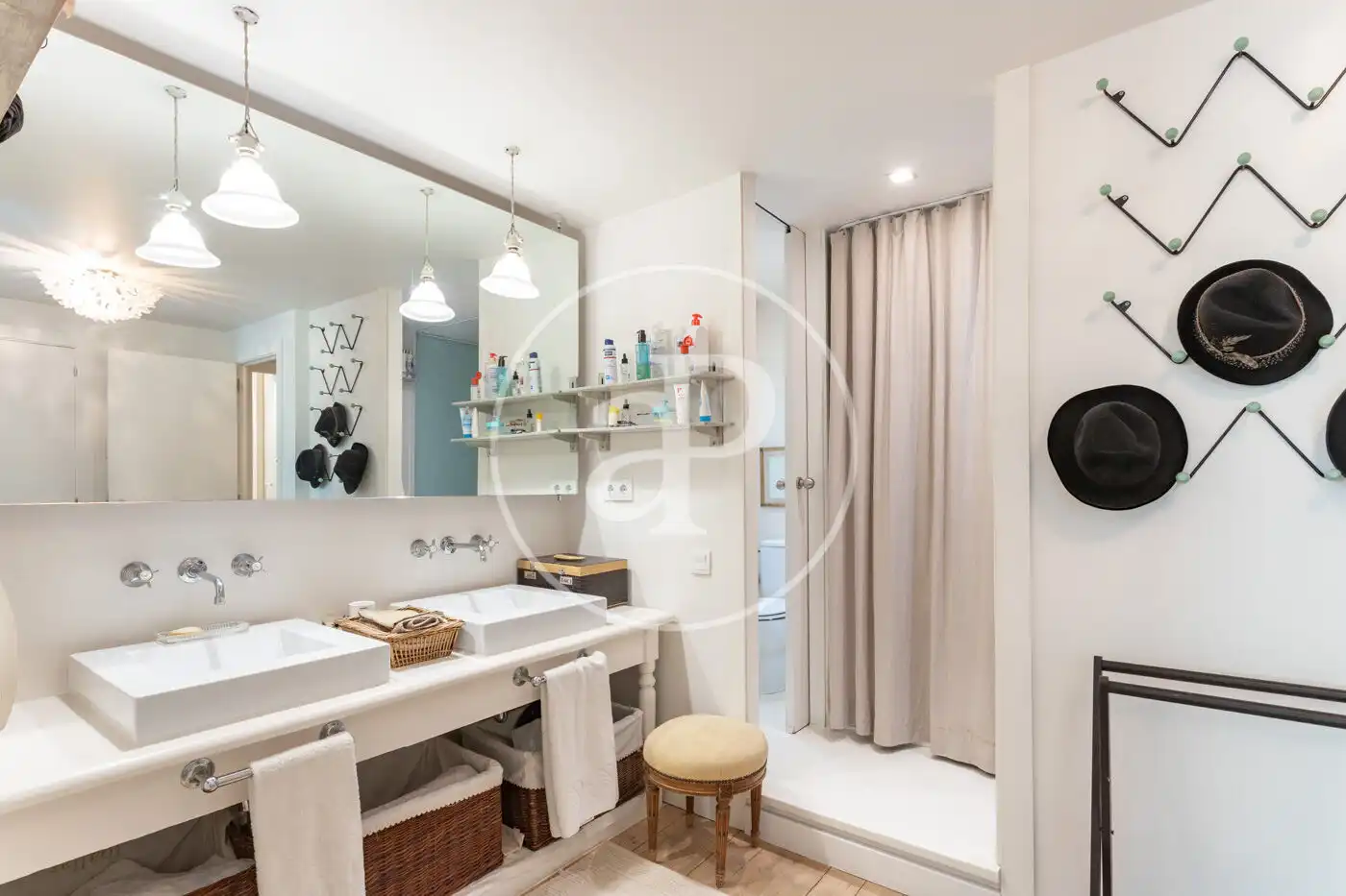 Baño de Piso de alquiler en Barcelona con Aire acondicionado, Calefacción y Jardín privado