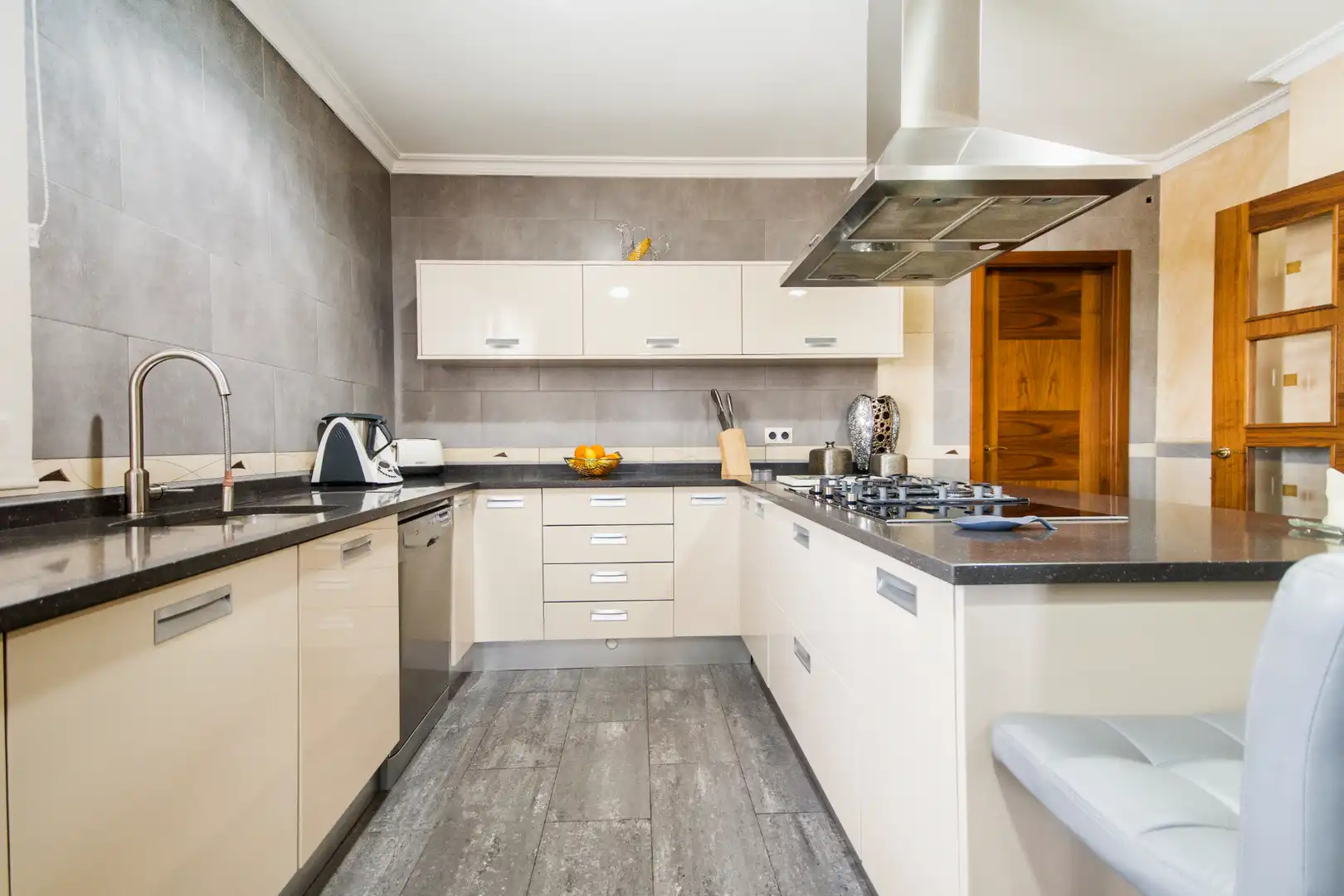 Kitchen of Houses for sale in Aranjuez  with Air Conditioner, Heating and Private garden