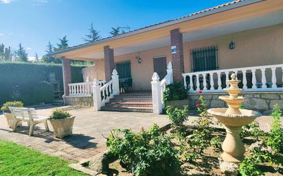 Jardí de Casa o xalet en venda en Valdemorillo amb Aire condicionat, Terrassa i Piscina