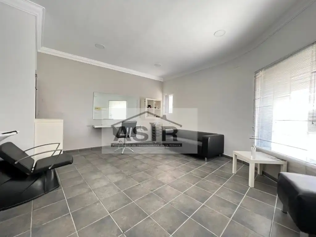 Business premises for sale in Casc Urbà, imagen 3