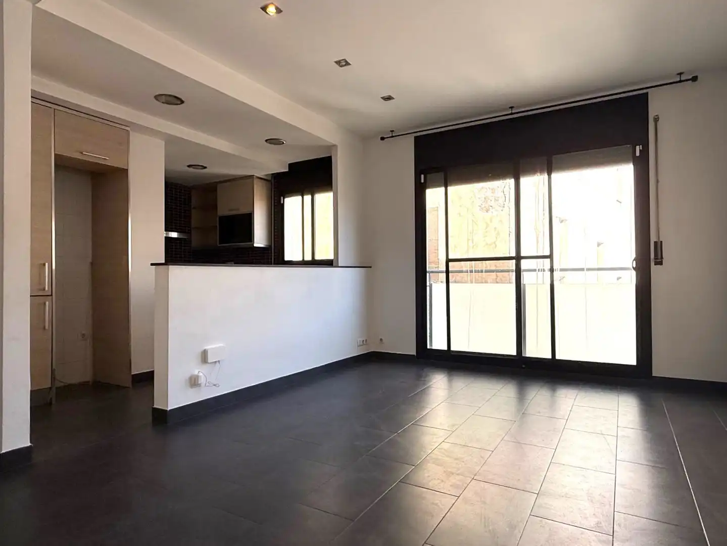 Exterior view of Flat for sale in Sant Vicenç Dels Horts  with Air Conditioner and Heating