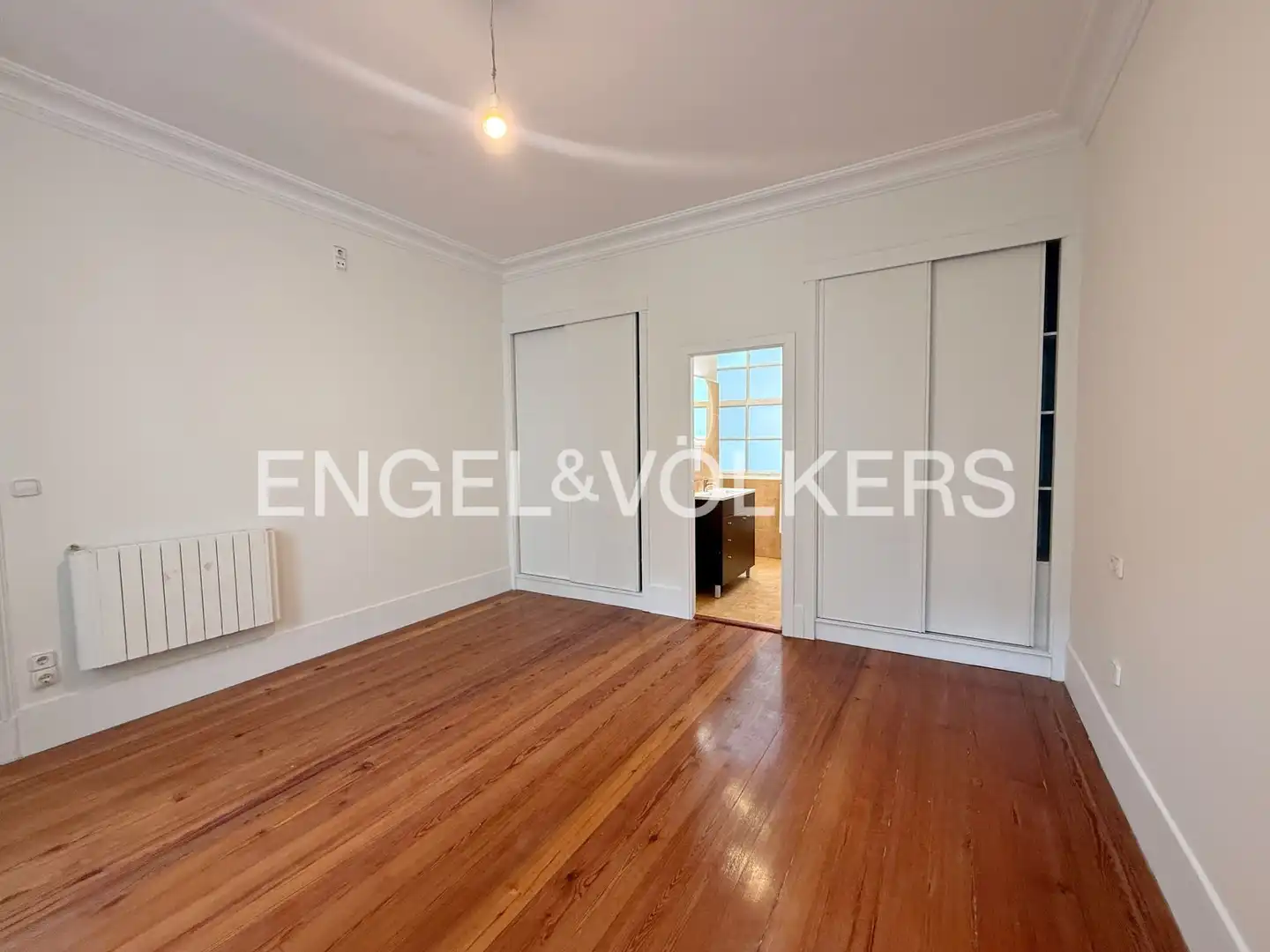 Habitación de Piso de alquiler en A Coruña Capital  con Calefacción, Parquet y Balcón