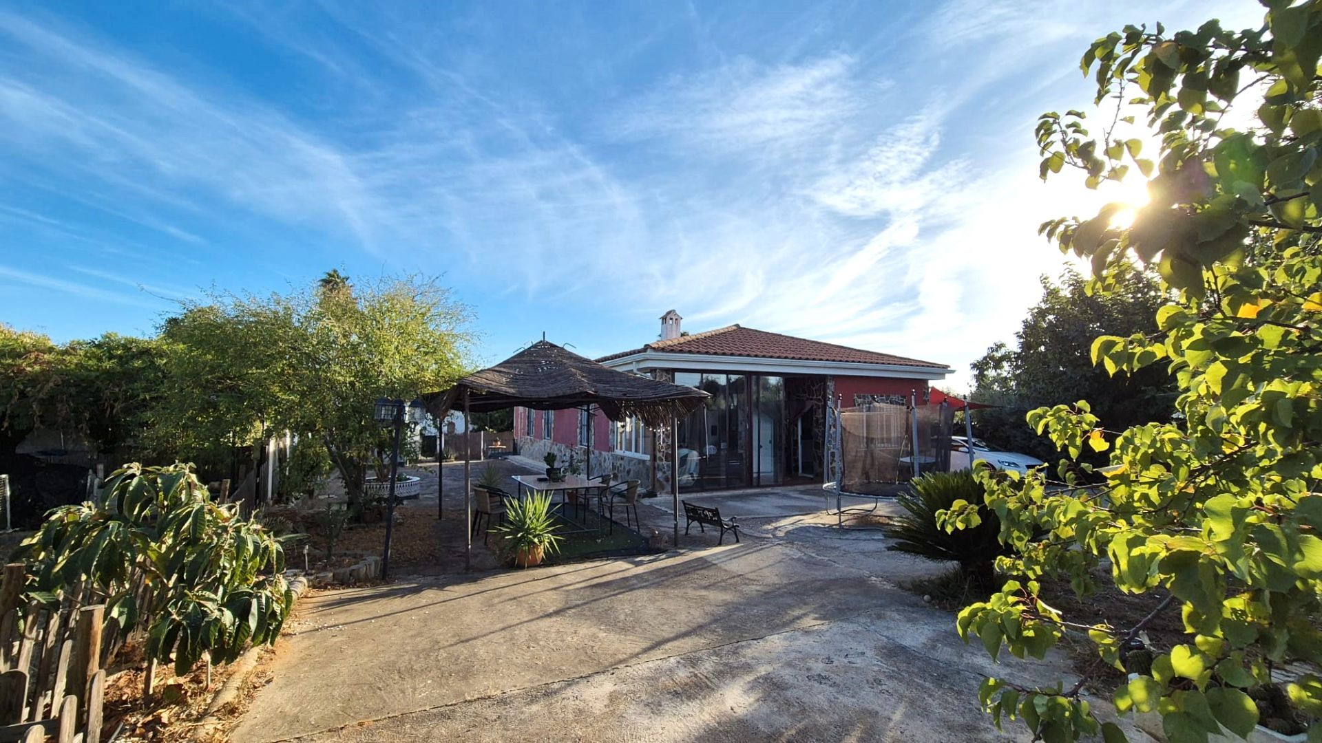 Vista exterior de Casa o xalet en venda en Badajoz Capital amb Aire condicionat, Jardí privat i Terrassa