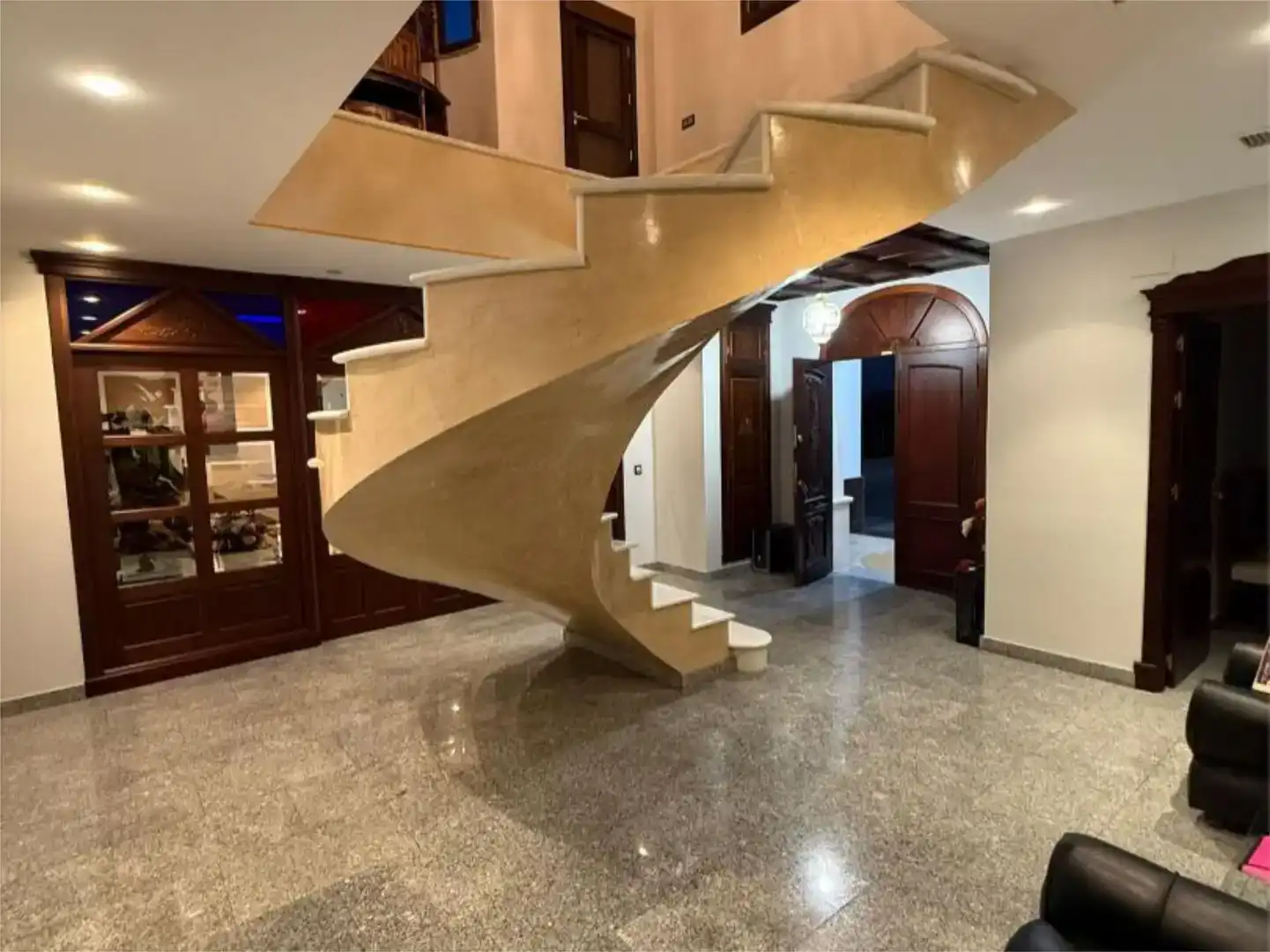 Houses for sale in Utrera  with Air Conditioner, Swimming Pool and Balcony